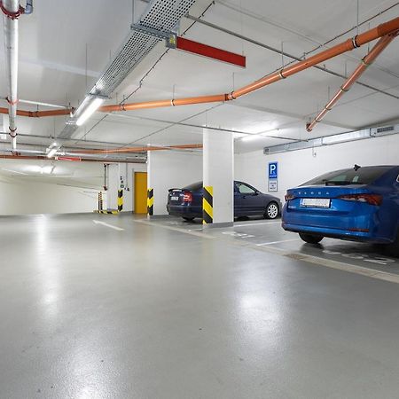 Yellow Apartment With Parking ปราก ภายนอก รูปภาพ