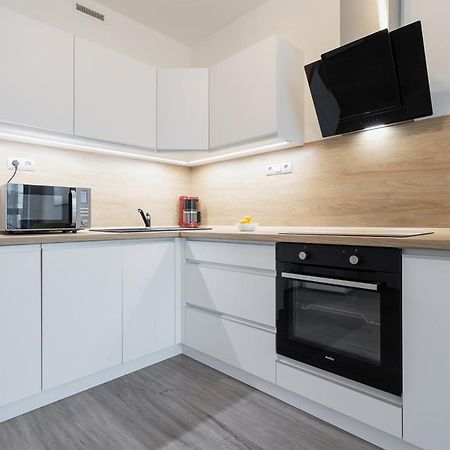 Yellow Apartment With Parking ปราก ภายนอก รูปภาพ