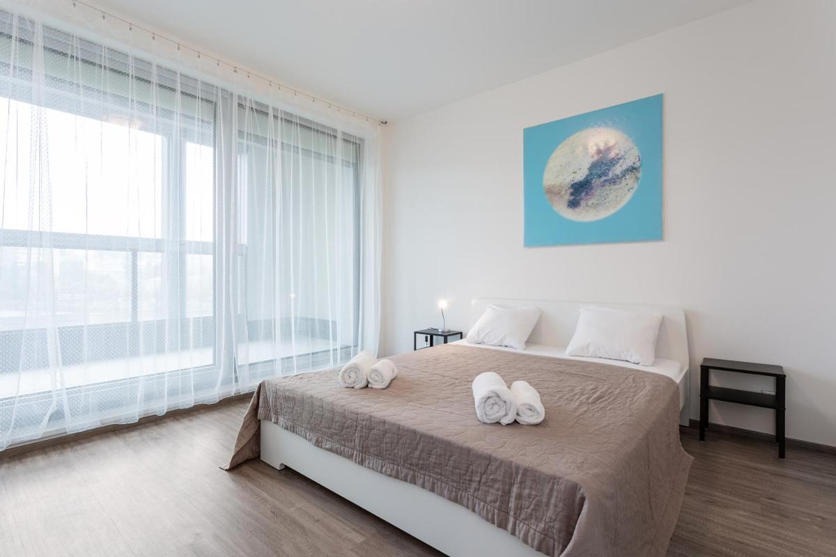 Yellow Apartment With Parking ปราก ภายนอก รูปภาพ