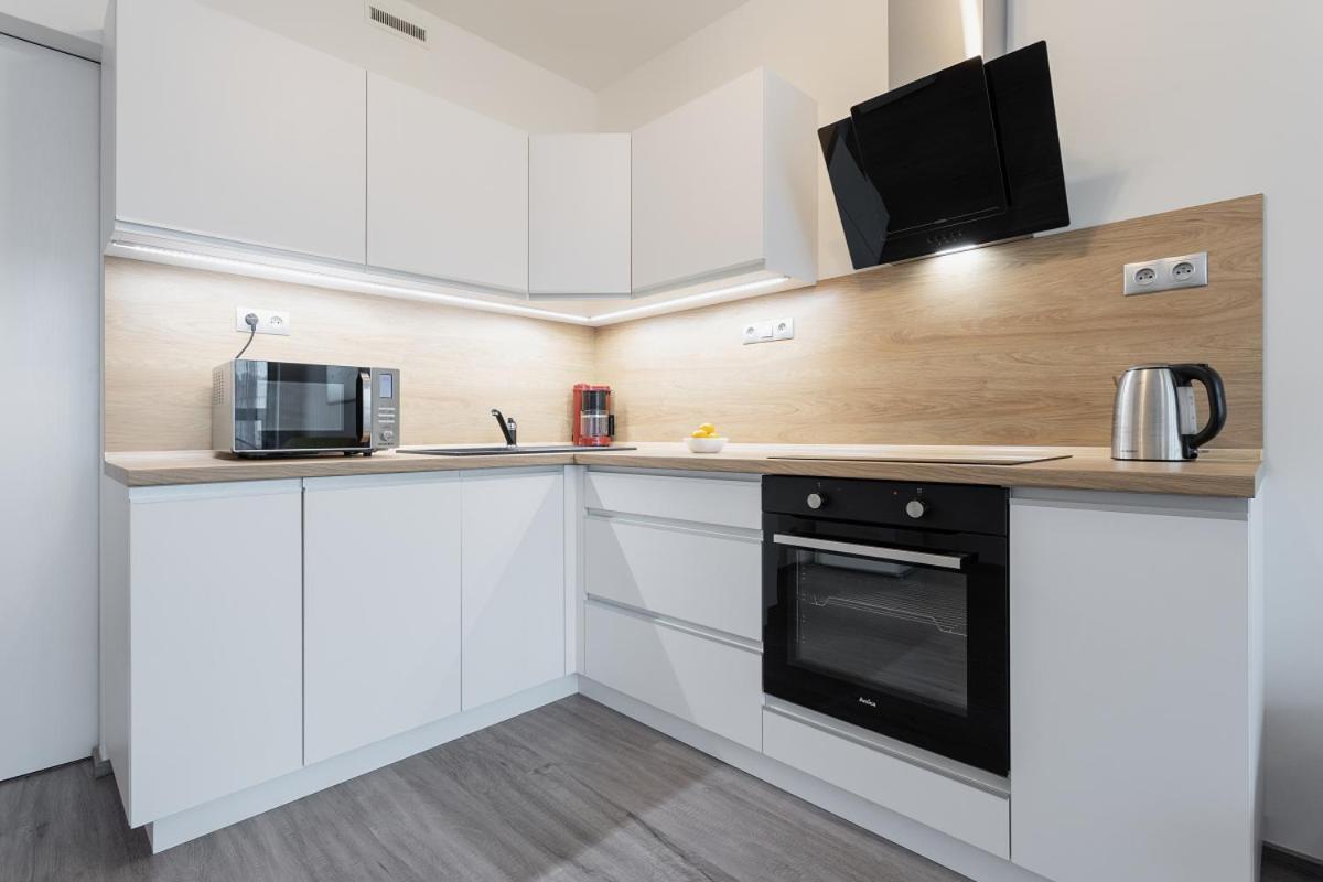 Yellow Apartment With Parking ปราก ภายนอก รูปภาพ