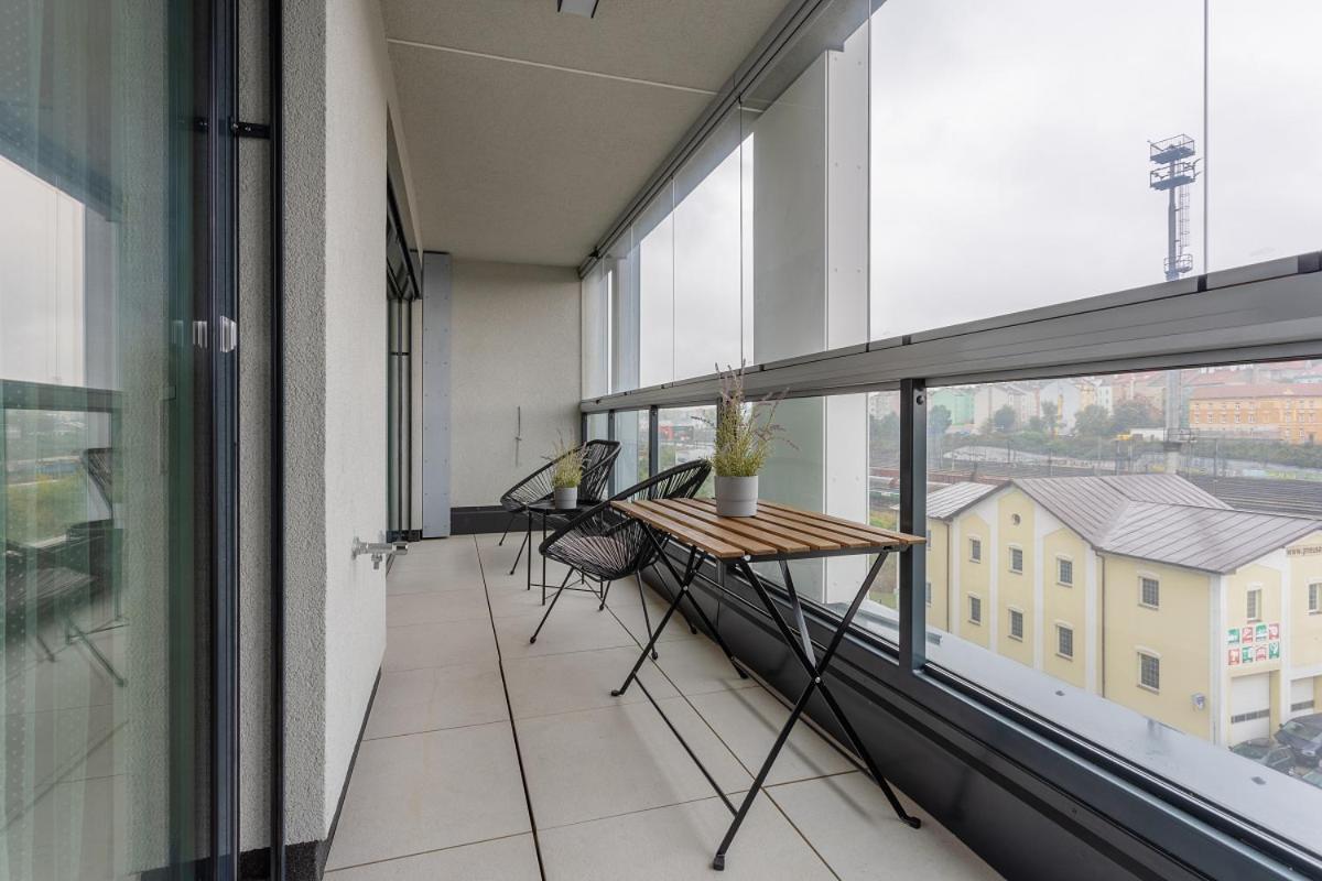 Yellow Apartment With Parking ปราก ภายนอก รูปภาพ