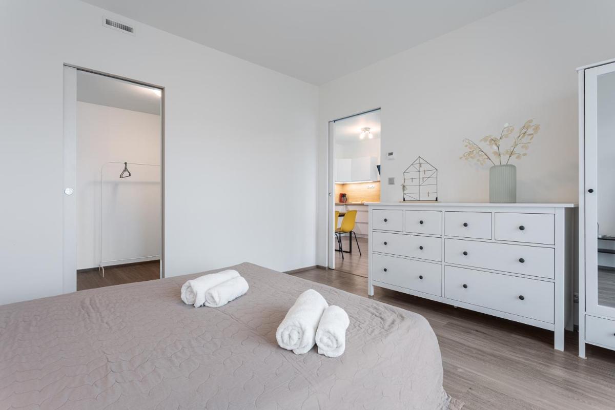 Yellow Apartment With Parking ปราก ภายนอก รูปภาพ