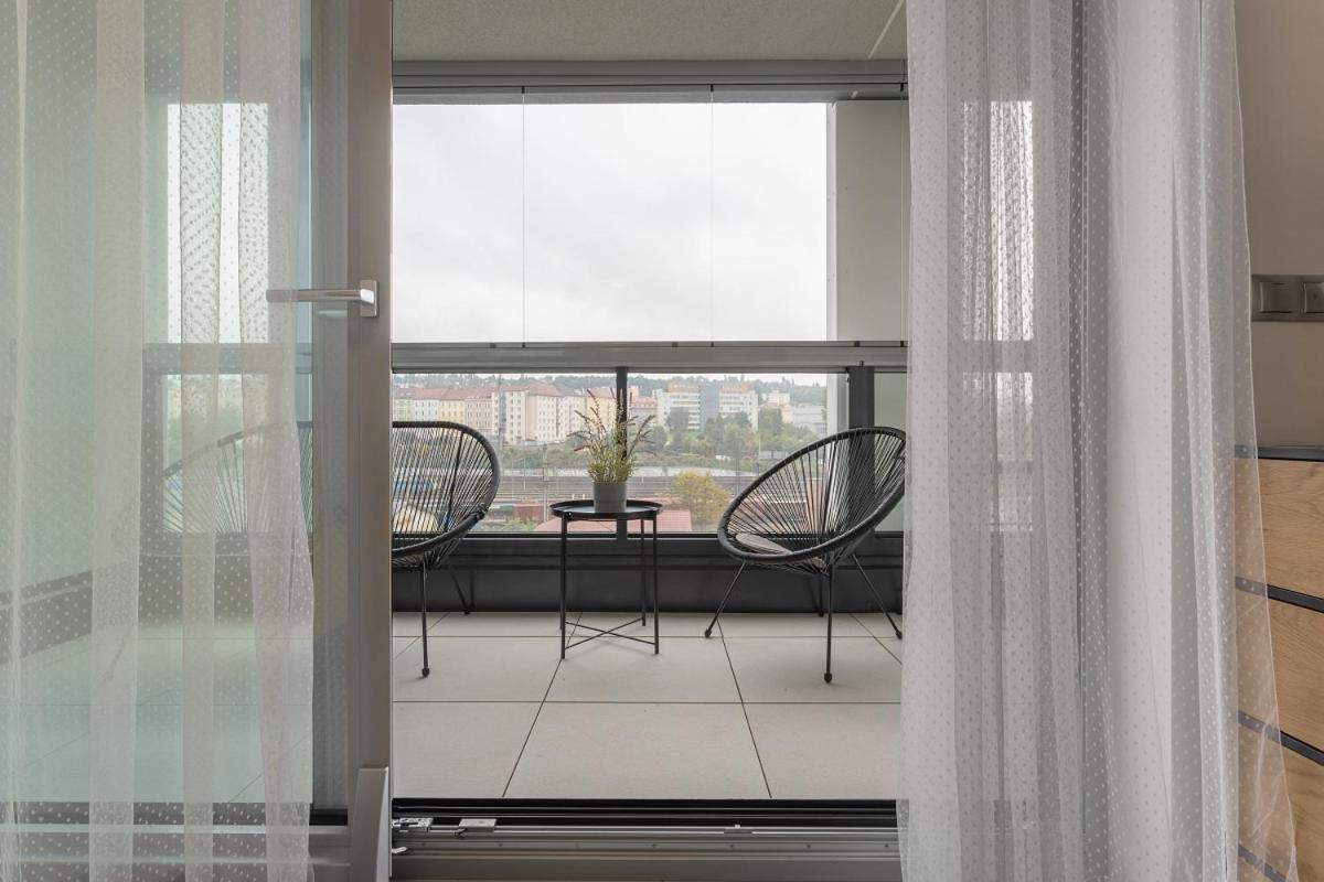 Yellow Apartment With Parking ปราก ภายนอก รูปภาพ
