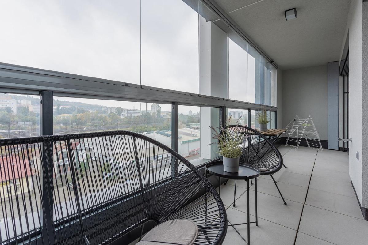 Yellow Apartment With Parking ปราก ภายนอก รูปภาพ