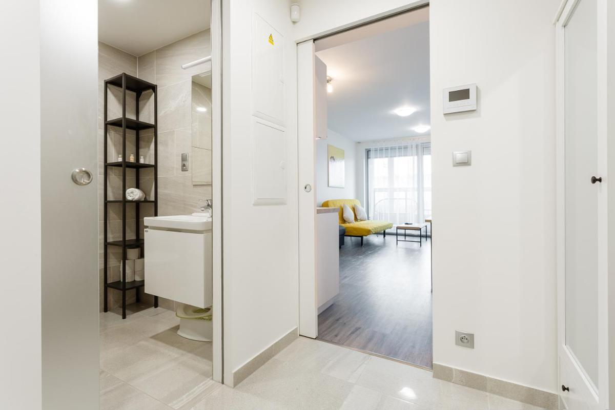 Yellow Apartment With Parking ปราก ภายนอก รูปภาพ